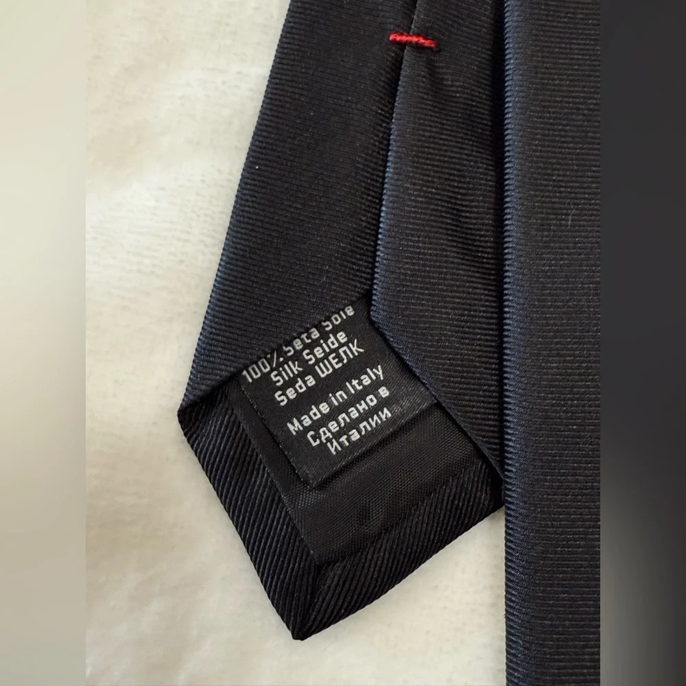 Hugo Boss Designer Solid Black Silk Tie - Picture 5 of 5